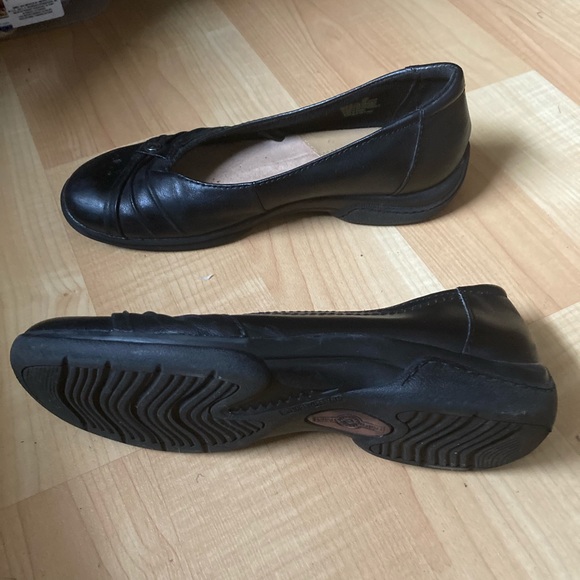 Non slip flats. - Picture 1 of 2